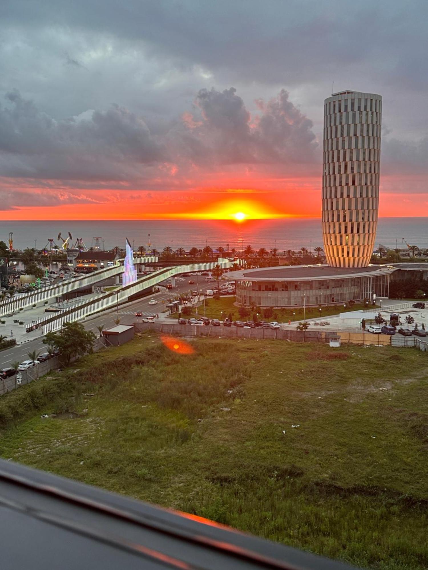 Апартамент У Моря Batumi Exterior foto